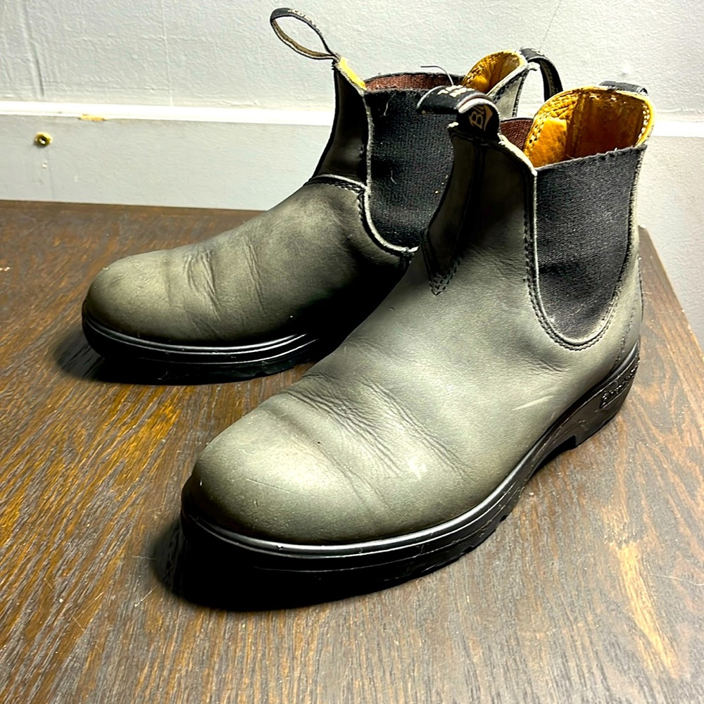 Gray Blundstones boots. Some damage to the elastic but otherwise good condition.